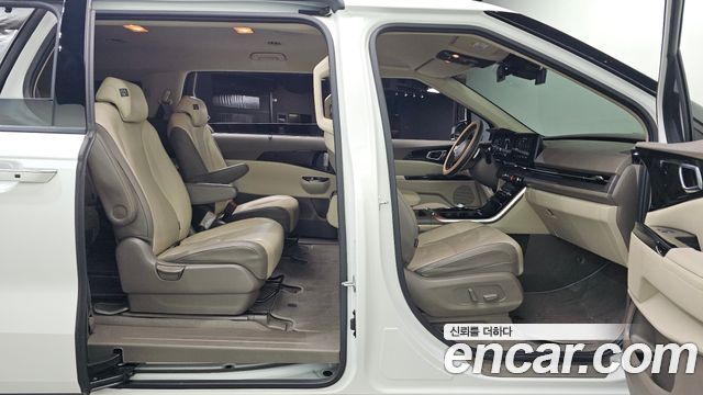 Kia Canival 2023 — photo 18