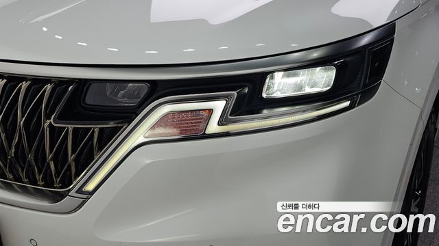 Kia Canival 2023 — photo 8