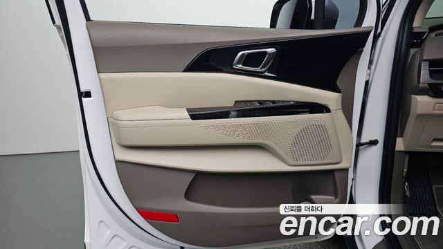 Kia Canival 2023 — photo 14