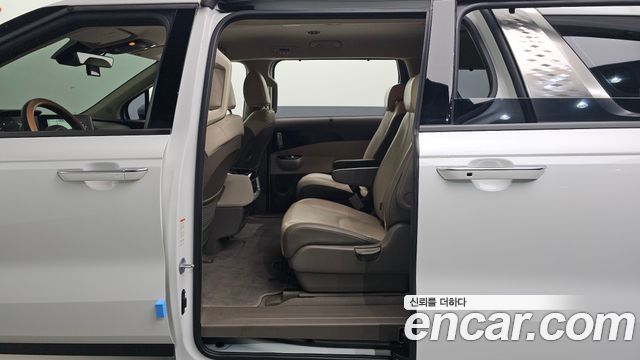 Kia Canival 2023 — photo 16