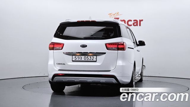 Kia Canival 2016 — photo 4