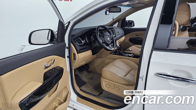 Kia Canival 2016 — photo 13