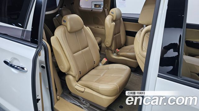 Kia Canival 2016 — photo 17