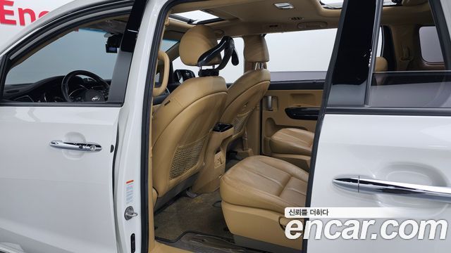 Kia Canival 2016 — photo 16