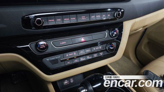 Kia Canival 2016 — photo 32