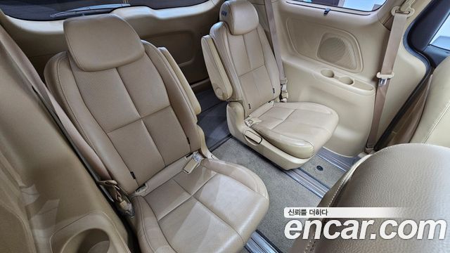 Kia Canival 2016 — photo 35
