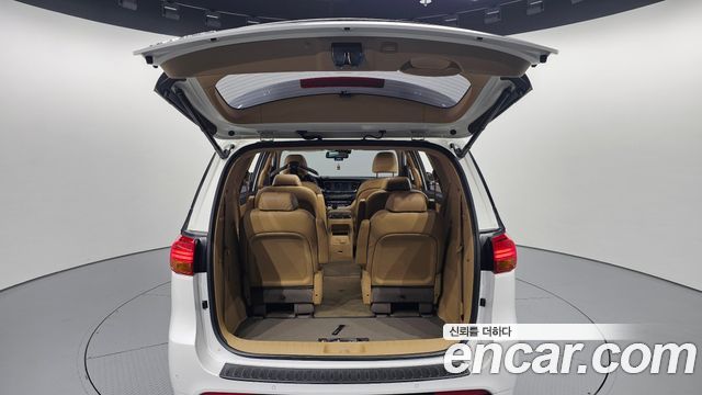 Kia Canival 2016 — photo 38