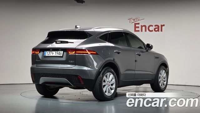 Jaguar E-PACE 2019 — photo 2