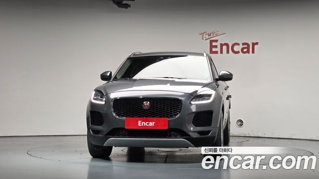 Jaguar E-PACE 2019 — photo 3