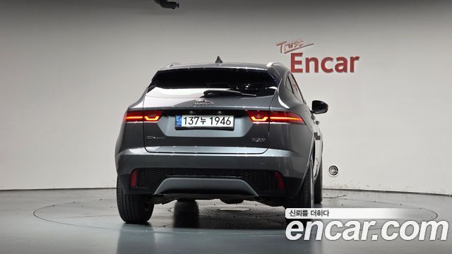 Jaguar E-PACE 2019 — photo 4