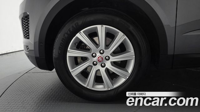 Jaguar E-PACE 2019 — photo 5