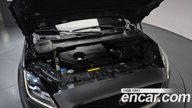 Jaguar E-PACE 2019 — photo 6