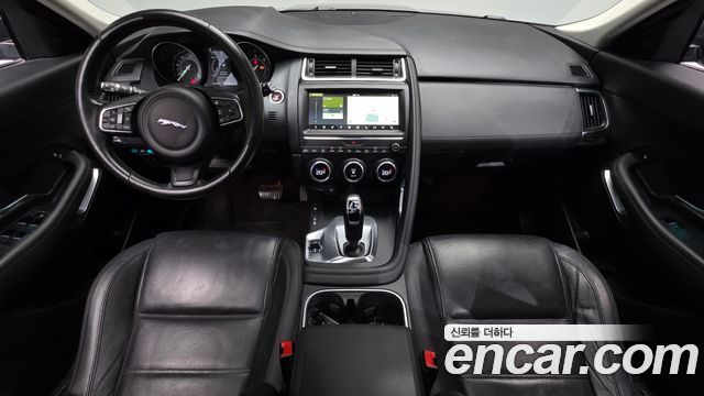 Jaguar E-PACE 2019 — photo 10