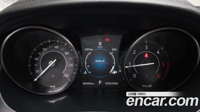 Jaguar E-PACE 2019 — photo 11