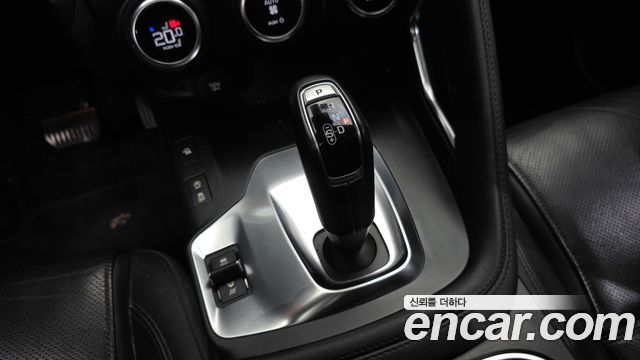 Jaguar E-PACE 2019 — photo 12