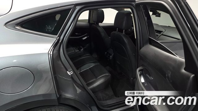 Jaguar E-PACE 2019 — photo 18