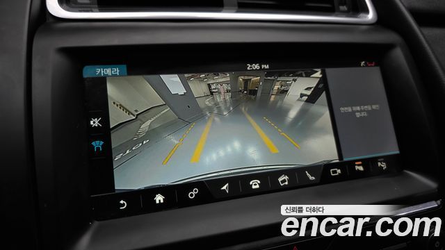 Jaguar E-PACE 2019 — photo 21