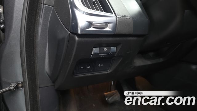 Jaguar E-PACE 2019 — photo 24
