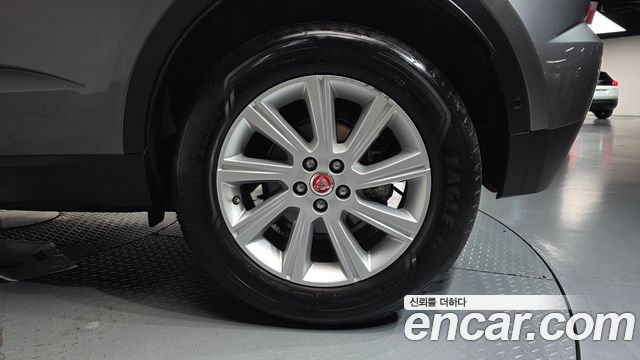 Jaguar E-PACE 2019 — photo 7