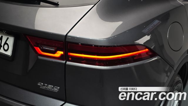 Jaguar E-PACE 2019 — photo 9