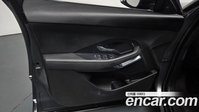 Jaguar E-PACE 2019 — photo 14
