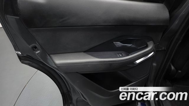 Jaguar E-PACE 2019 — photo 15