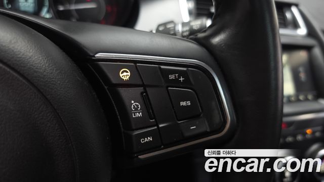 Jaguar E-PACE 2019 — photo 30