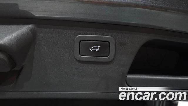 Jaguar E-PACE 2019 — photo 33