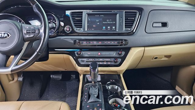 Kia Canival 2018 — photo 19