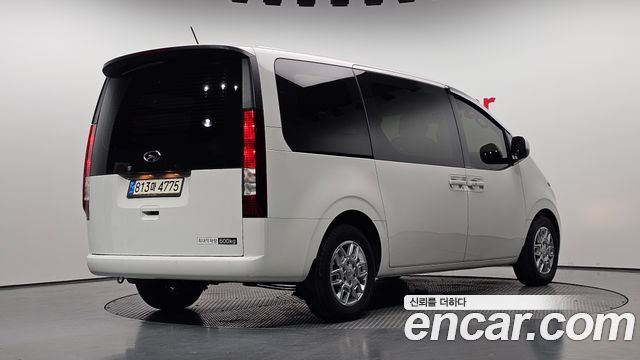 Hyundai Staria 2023 — photo 2
