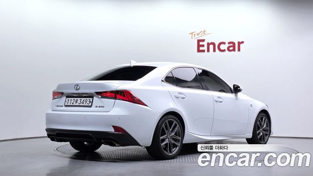 Lexus IS 2020 — photo 2