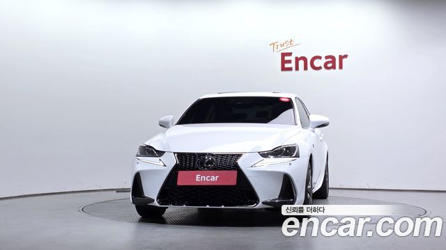 Lexus IS 2020 — photo 3