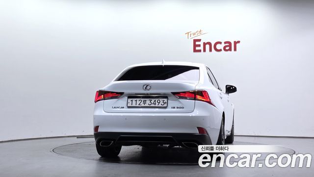 Lexus IS 2020 — photo 4