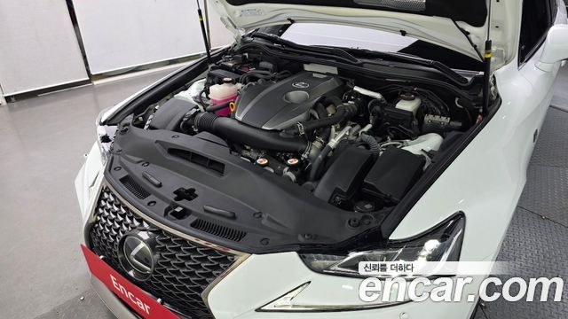 Lexus IS 2020 — photo 6