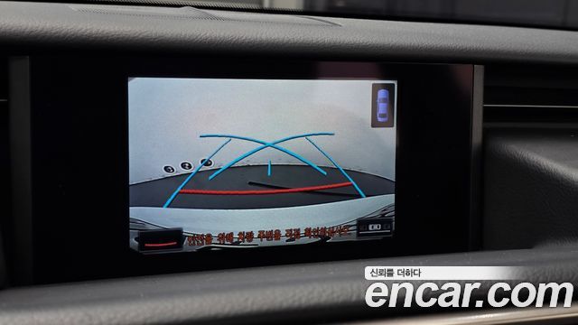 Lexus IS 2020 — photo 22