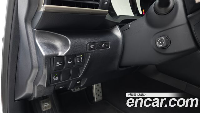 Lexus IS 2020 — photo 25