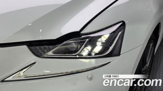 Lexus IS 2020 — photo 8