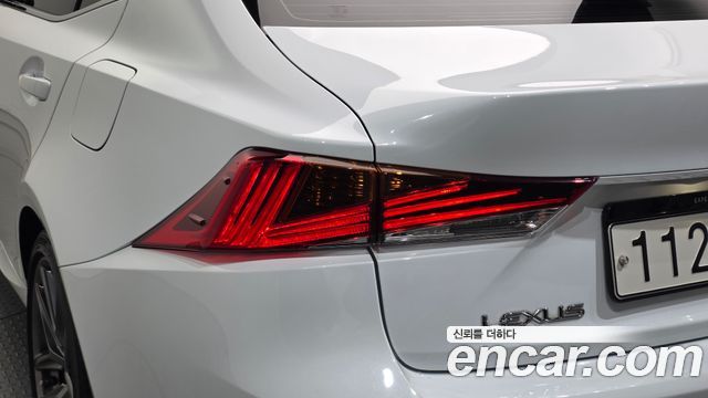 Lexus IS 2020 — photo 9