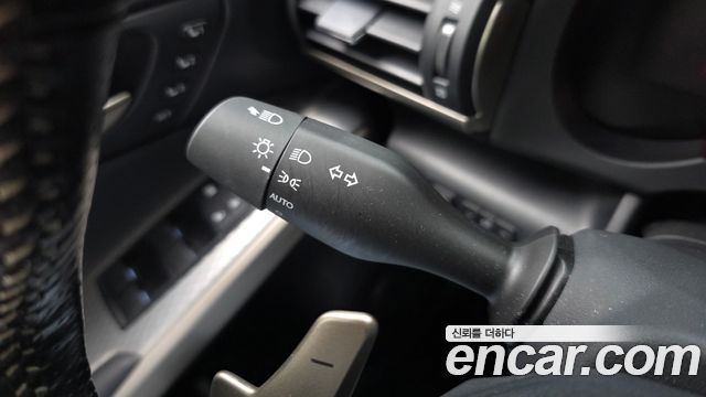 Lexus IS 2020 — photo 27