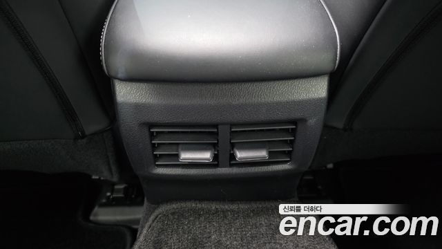 Lexus IS 2020 — photo 29