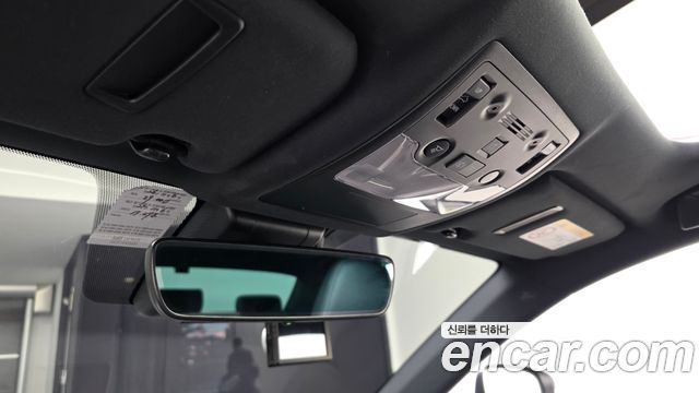 Lexus IS 2020 — photo 31