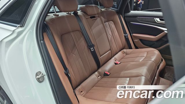 Audi A6 2021 — photo 17