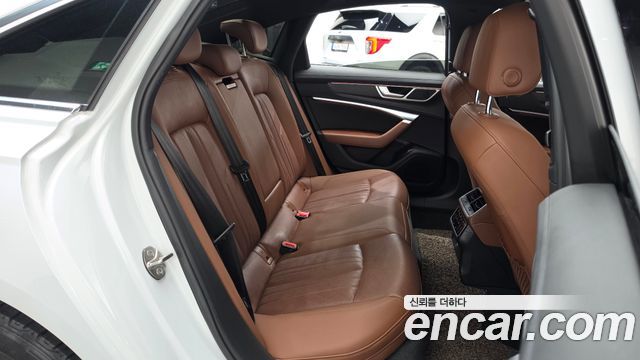 Audi A6 2021 — photo 17