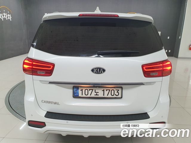 Kia Canival 2019 — photo 4