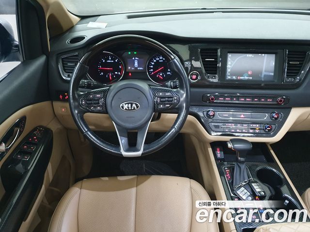 Kia Canival 2019 — photo 11