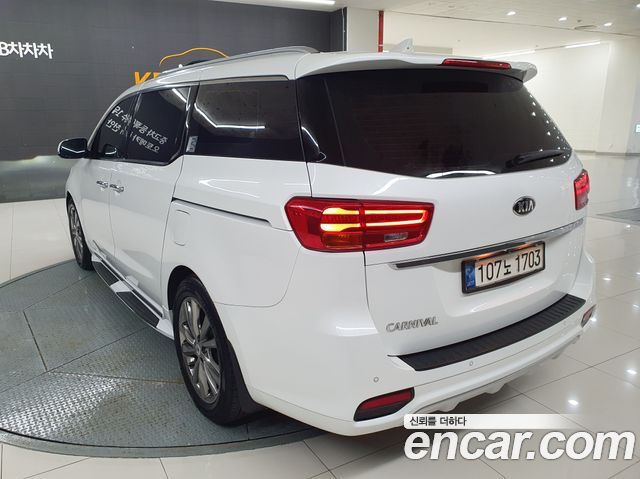 Kia Canival 2019 — photo 17