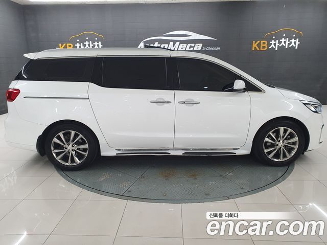 Kia Canival 2019 — photo 18