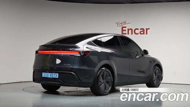 Tesla Model Y 2025 — photo 2