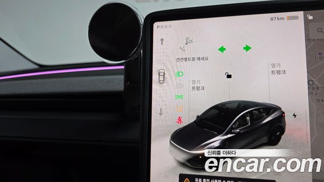 Tesla Model Y 2025 — photo 11