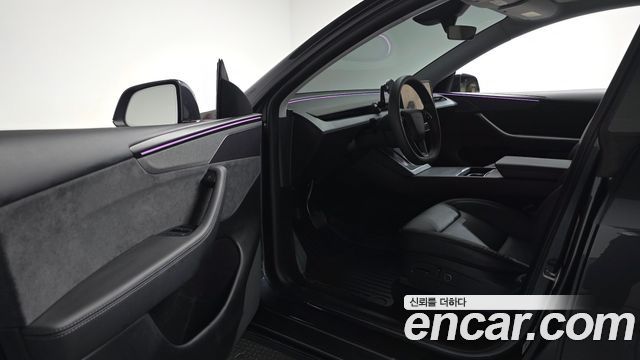 Tesla Model Y 2025 — photo 13